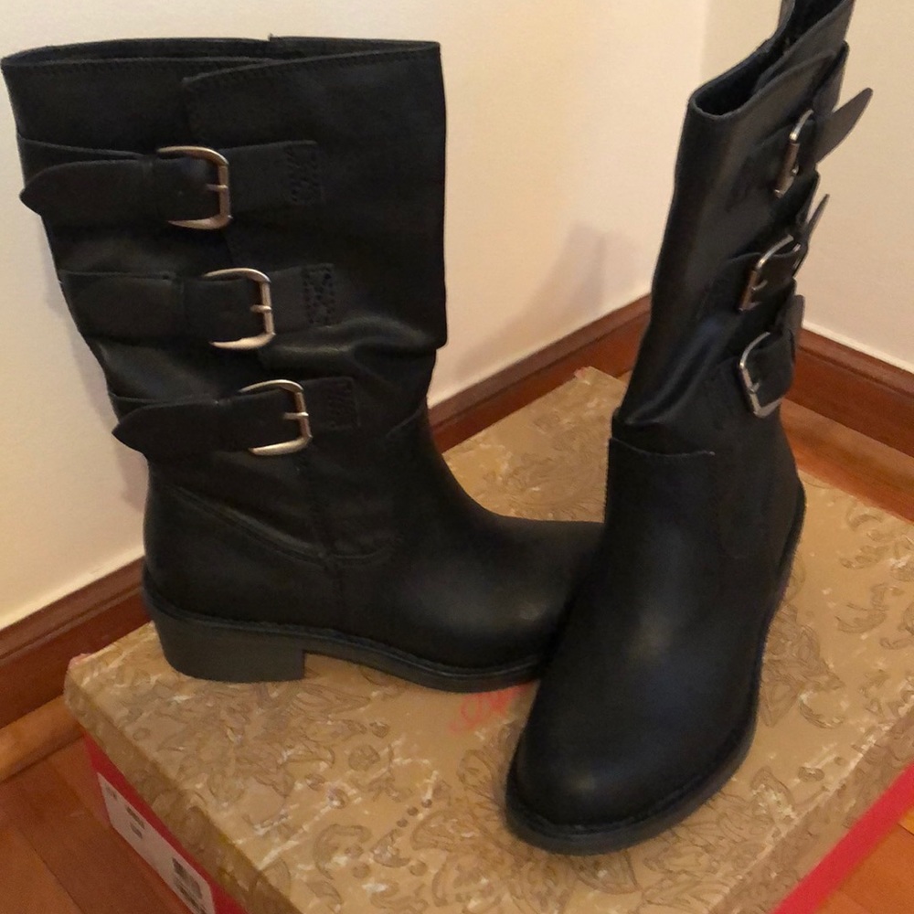 Black boots